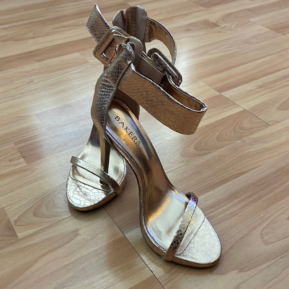 New high heels sandals!! Rose gold color - great with a dress or with jeans
